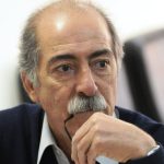 نمایشنامه: سِه کلّه ­پوک!/وقتی وزیر، پژوهشگر و شاه برای تحقیر جلال آل‌احمد هم‌دست شدند