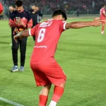 کنعانی با بازوبند کاپیتانی بی‌خیال رقصیدن شد!