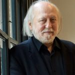 برنده نوبل ادبیات ۲۰۲۵: کافکا مسیر ادبی مرا شکل داد