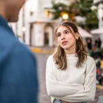 پرچم‌های صورتی در رابطه چیست و چرا باید مراقبشان باشیم؟